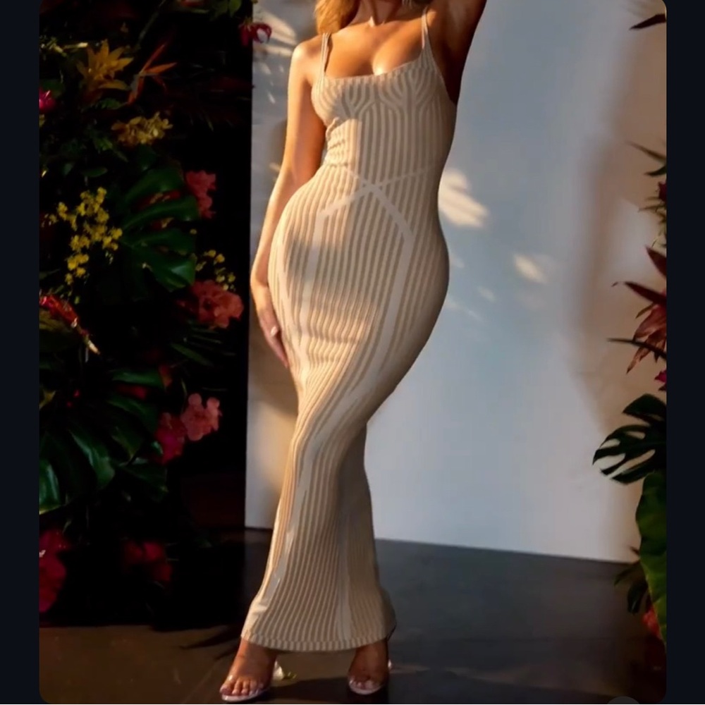 BODY CONTOUR KNITTED MAXI IN AFTERGLOW